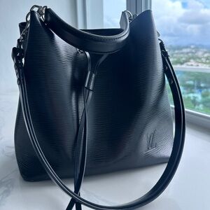 Authentic Louis Vuitton Bucket bag Epi Neonoe MM Black with dust bag!
